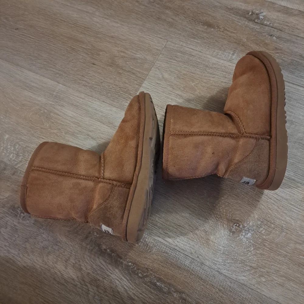 UGG Kids Chestnut Plush Shearling Boots Size 1